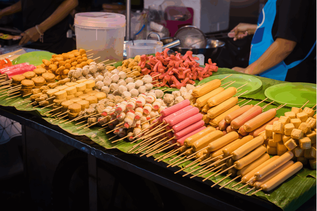 Brochettes street food Thaïlande